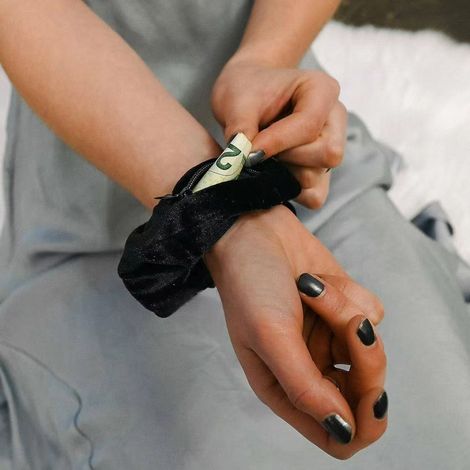 Lot de 10 élastiques à cheveux — Accessoires pour cheveux multifonctionnels avec poches de rangement intégrées pour l'argent et les petits objets  élastiques à cheveux avec fermetures éclair et poches (1/5)