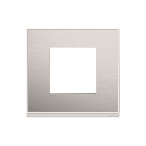 Plaque Hager 1 poste 2 modules gris aluminium brossé – Finition mat – Installation encastrée – Résistance chocs IK05 (1/4)