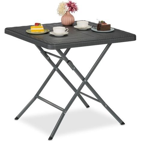 Table de jardin aspect bois