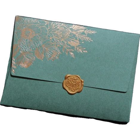 Sobre, papel grueso, diseño elegante, color verde vino claro. (1/2)