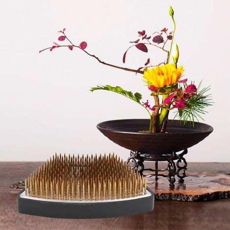 Kenzan-Blumenhalter in Schleifenform, Zubehör für Blumenarrangements (Nadeln und Stecknadeln). (1/5)