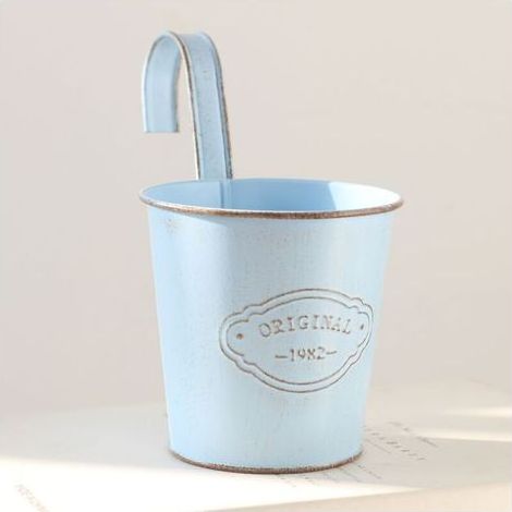 1 Pcs Pot de Fleur Suspendu en Fer Bleu Style Vintage Pots de Plantes pour Balcon Jardin Clôture (1/5)