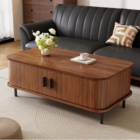 Mesa de centro rectangular de 120x55 cm con puertas correderas y espacio de almacenamiento, diseño acanalado, MDF color nogal. (1/5)