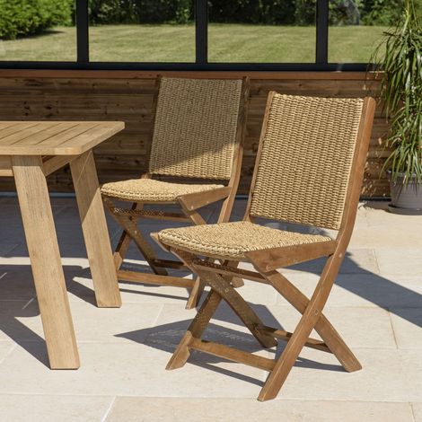VICK - Lot de 2 chaises pliantes en bois d'acacia huilé et rotin (1/5)