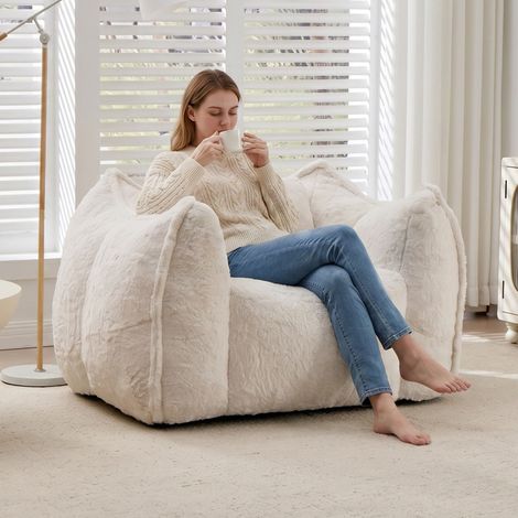 Poltrona pouf in pelliccia sintetica beige, schienale ergonomico e imbottitura in schiuma sminuzzata (1/5)