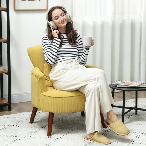 Fauteuil moderne d'appoint rembourré avec coussin lombaire, pieds en bois d'hévéa, couleur jaune – design scandinave et confort ergonomique (1/4)