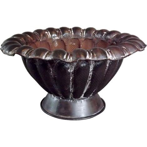 Vaso in bronzo per decorazione e composizioni floreali.