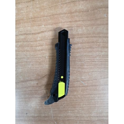 Cutter schwarz für Öffnung Farbtopf Klinge 18mm METRICA SK2 9068