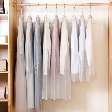 10 housses de protection anti-poussière légères et translucides pour vêtements : pull, costume, manteau, doudoune (grand format). (1/5)