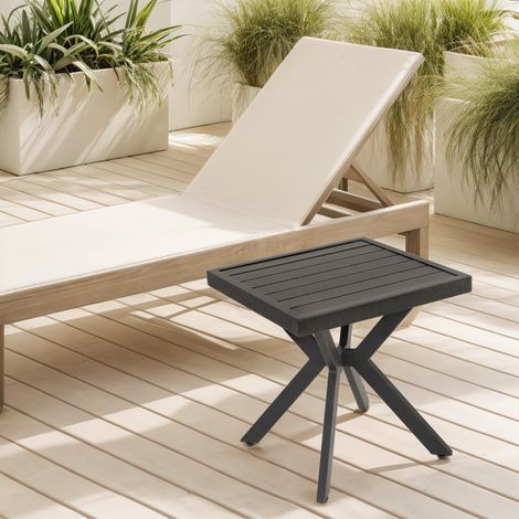 Table d'appoint carrée en aluminium pour l'extérieur, idéale pour la terrasse, le jardin, la piscine ou l'intérieur. Facile d'entretien et résistante aux intempéries. Couleur : marron foncé. (1/5)