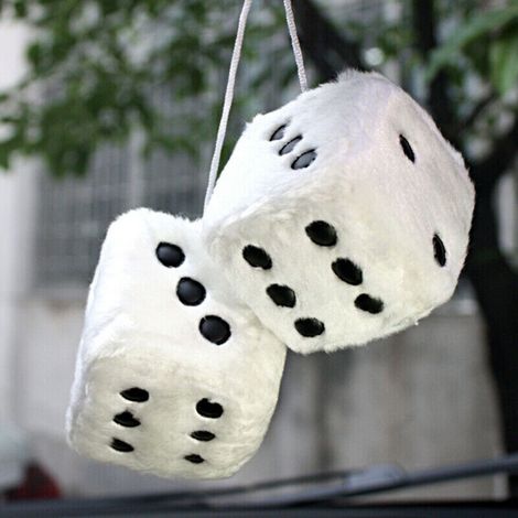 Charmant Cotton Plux Dice Suspension de Voiture Suspendue pour la Décoration du Rétroviseur - VOTRE (WHITE) (1/5)