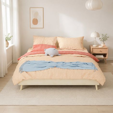 Letto matrimoniale 160x200 cm in legno beige, struttura bassa moderna, senza materasso FloraGrace (1/5)