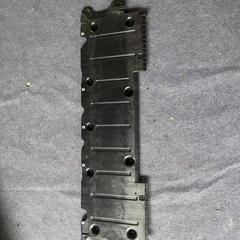 Le protecteur inférieur de la batterie ID4 ID6 est neuf (référence 1EA825101E). (1/5)