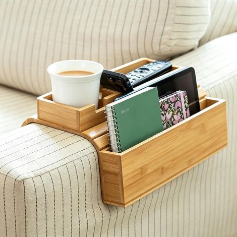 Plateau de Canapé pour Accoudoir 43x33cm,Bambou Massif avec Porte-Gobelet et Compartiments de Rangement,Repose-Sofa Pliable Antidérapant et Anti-Chute,Organisateur Maison pour Télécommande,Snacks (1/5)