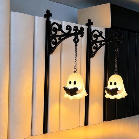 Lanterna da biblioteca, confezione da 2, a forma di fantasma, lampada da lettura retrò, fermalibri in metallo, illuminazione decorativa per mensole, lampada angolare a LED antica, regalo per libri (1/5)