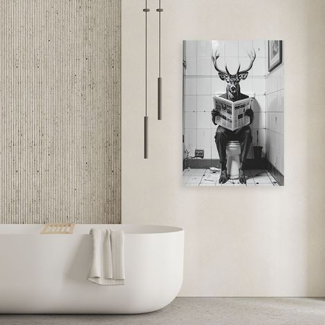 Wandbild Humorvolles Reh in einer Toilette liest Zeitung schwarz weiß 60x90 (1/4)