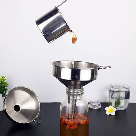 Entonnoir en Acier Inoxydable, Entonnoir de Cuisine Pratique avec Poignée et Anse, Diamètre 15cm, Ustensile Polyvalent pour Transfert de Liquides et Poudres pour Cuisiniers et Amateurs (1/5)