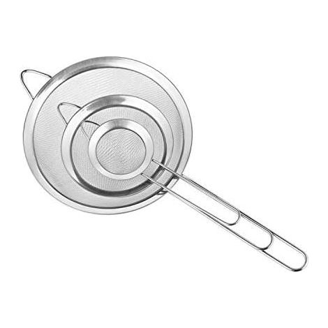 Juego de coladores de cocina de acero inoxidable de malla fina (7/12/18 cm) con borde y asas antideslizantes y cómodas, perfectos para tamizar harina o escurrir fruta. (1/4)