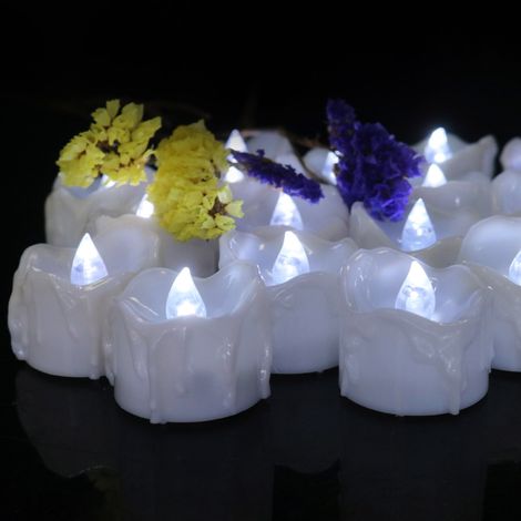 Set mit 12 LED-Kerzen (4,6 x 3,3 cm, kaltweißes Licht), batteriebetrieben