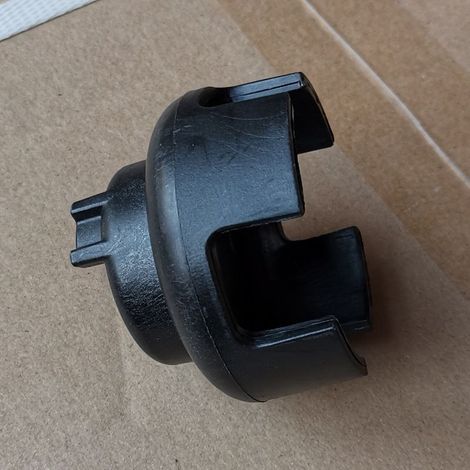 Briggs & Stratton 593960 Claw Starter Cup: Starterbecher mit einer Startkralle, die in den Starterbecher einrastet. (1/3)