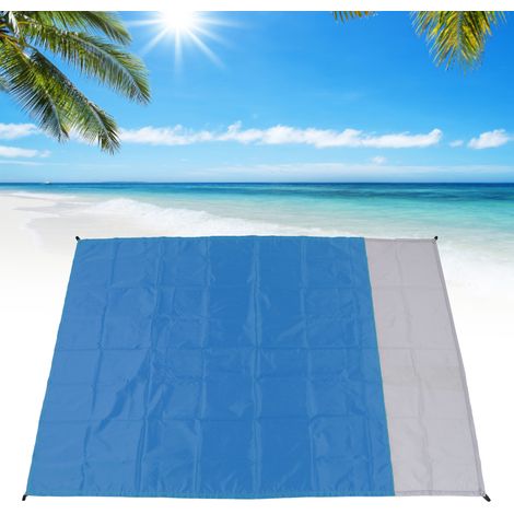 Tapis de pique-nique imperméable et pliable bicolore (bleu foncé et gris) pour le camping et la plage. Tissu polyester à carreaux résistant à l'humidité. (1/5)