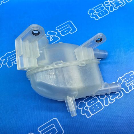 21710-6RS5A is suitable for Nissan X-Trail T33 and Qashqai J11Z auxiliary water tank/external water reservoir assembly - front small (1/4)