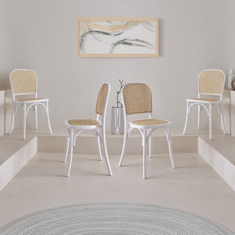 Lot de 4 chaises vintage en bois avec assise et dossier en rotin. coloris blanc. L 44.5 x P 48 x H 89.5cm