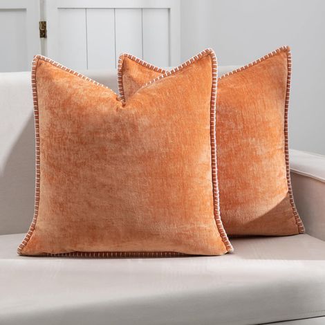 Set mit 2 dekorativen Kissenbezügen, 45 x 45 cm, aus weichem Chenille mit gesteppten Kanten, neutraler Landhausstil, für Bett, Sofa oder Sessel, orange (1/5)