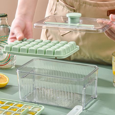 Bac à glaçons en silicone pour réfrigérateur. Congelez les glaçons par simple pression, démoulage facile. Revêtement vert luxueux. (1/5)