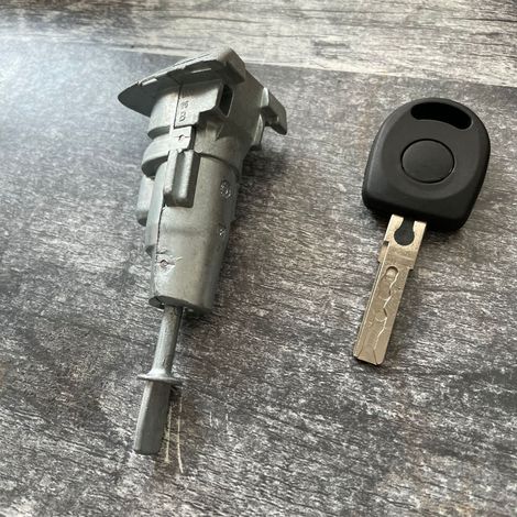 Geeignet zur Reparatur und zum Austausch des Schließzylinders der Fahrertür des Volkswagen Magotan, einschließlich des Schlüssels. (1/4)