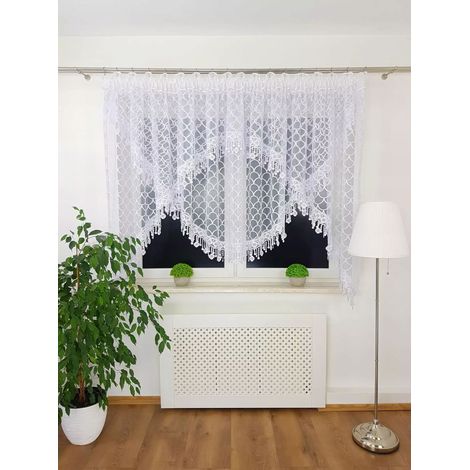 Una cortina de dos capas decorada con encaje guipur, hecha de marquesina. (1/5)