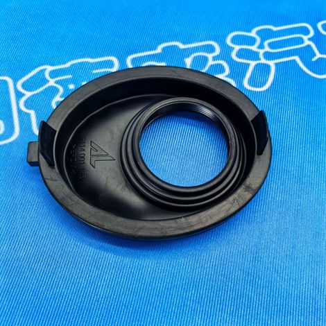 26028-1YP0A is a sealing ring for the rear cover of the headlight housing of Nissan Livina L11Z vehicles manufactured between 2013 and 2019. (1/4)