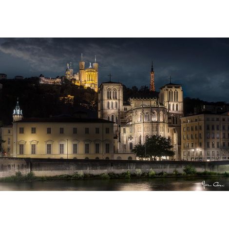 Tableau sur verre synthétique vieux Lyon de nuit 65x97 cm - Impression sur Verre synthétique - Image HD  imprimée sur Verre synthétique - Tableau mural décoratif - Fabriqué en France (1/5)