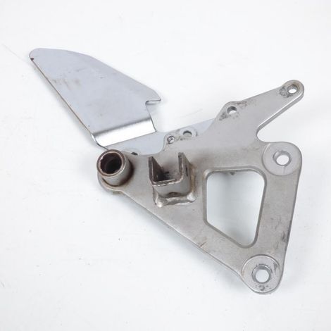 [PRODUIT D'OCCASION] Platine de repose pied pilote droit origine pour moto Suzuki 500