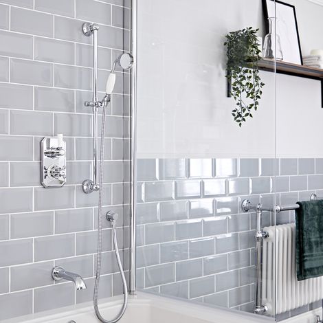 Hudson Reed Elizabeth - Kit de douche rétro - Mitigeur thermostatique à double fonctions avec inverseur&44 Kit douchette sur rampe et Bec verseur baignoire mural - Chromé et Blanc (1/5)