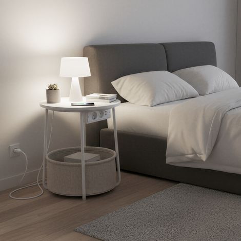Petite Table Basse Ronde, pour Salon, Chambre, Style Moderne, avec Panier en Tissu et Multiprise, Blanc Mat et Marron Camel (1/5)