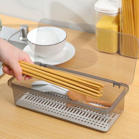 Plateau à couverts avec couvercle et égouttoir, résistant à la poussière, transparent et élégant, gris. Le rangement des couverts est placé sur la table de travail. (1/5)