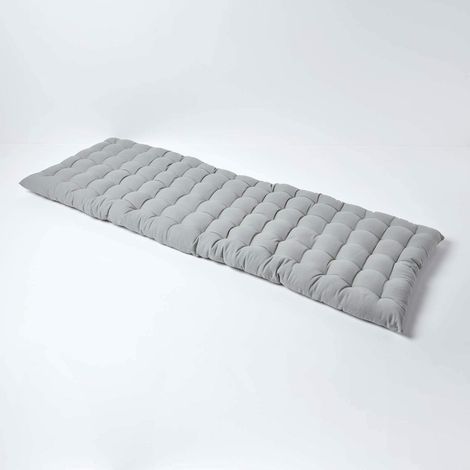 Homescapes – Coussin extérieur 3 places gris – Garnissage polyester 100% – Enveloppe coton doux – Lavable en machine à 40°C – Confort durable
