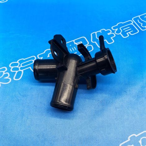 21517-3TA0A is suitable for the tee water pipes on the water tank of the Nissan 13-18 Altima. (1/4)
