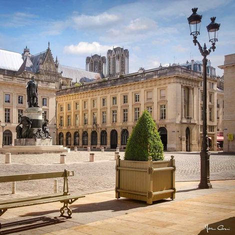 Tableau sur toile sur la place royale de Reims 45x45 cm - Impression sur Toile Murale Décorative - Image imprimée en HD sur Toile - Toile sur Châssis en Bois FSC - Fabriqué en France (1/4)