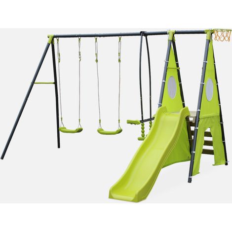 Parque infantil con columpio y tobogán (1/5)