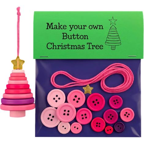 Bottoni natalizi decorativi fatti a mano sull'albero di Natale rosa
