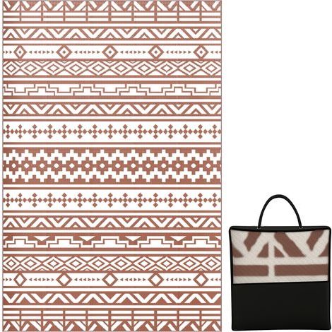 Wendbarer Outdoor-Teppich, 1,8 x 2,7 m. Fußmatte mit geometrischem Wandmuster aus PP, inklusive roter und weißer Tragetasche.