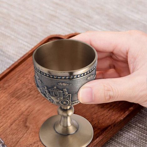 Set aus 4 klassischen Weingläsern aus Metall, handgefertigte kleine Kelche, Kupfer, geschnitztes Muster (1/3)