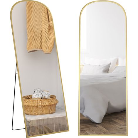 Que vous recherchiez un miroir sur pied pour votre chambre ou un grand miroir mural pour votre salon, ce miroir est le choix idéal. Avec son cadre doré et son design polyvalent, (1/5)