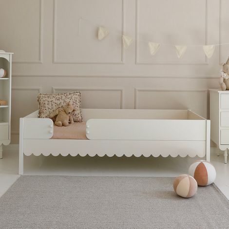 Letto 90x200 con sponda di sicurezza e rete incluse Wood Luck Babushka Bianco (1/5)