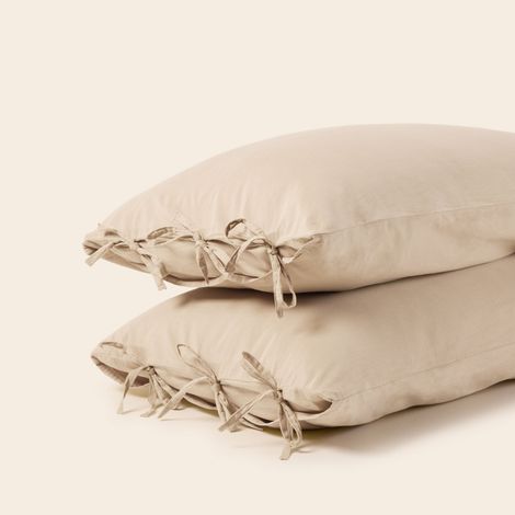 Lot de 2 taies d'oreiller en Satin de coton lavé uni à nouettes SATHEENE
