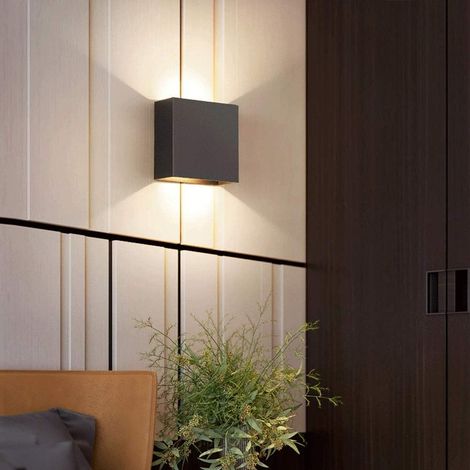 Applique murale LED 7W moderne carrée noire, lumière blanc chaud 3000K, idéale pour salon, chambre ou jardin – style épuré et compact (1/5)