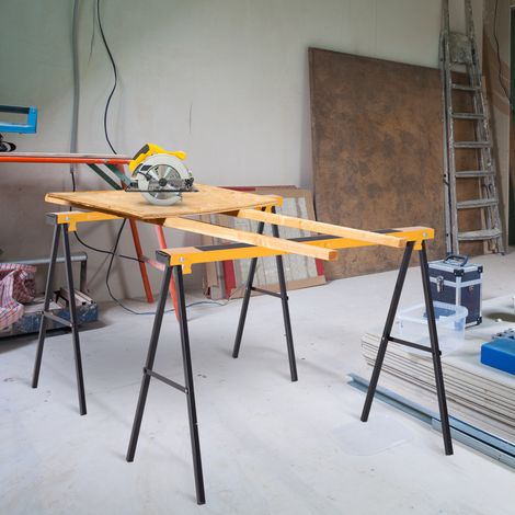 DURHAND Lot de 2 tréteaux pliables compactes poignée transport dim. 100L x 50l x 76H cm surface antidérapante métal noir jaune