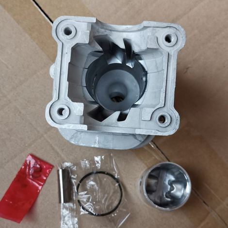 Cylinder for tronçonneuses Husqvarna 124L, 125R et 128R, alésage de 35 mm, référence de pièce de rechange 545 00 10-